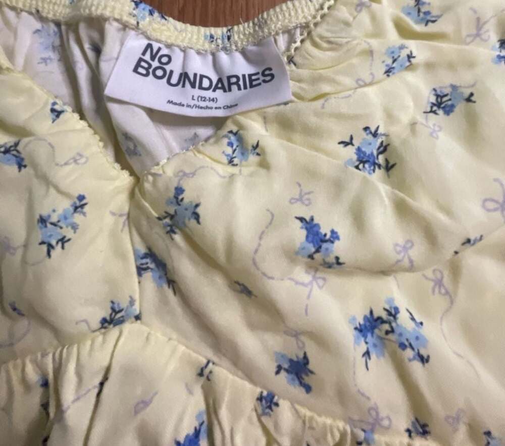 No Boundaries Women's Yellow Floral Print Cap Sleeve Peplum Blouse - Picture 2 of 3